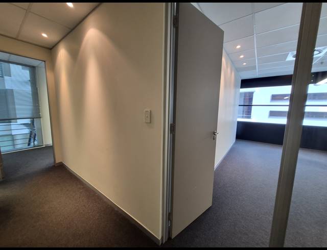 105M² OFFICE TO LET IN SANDTON CENTRAL